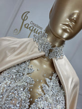 Load image into Gallery viewer, Kendra + Capa Pedrería
