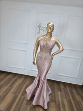 Load image into Gallery viewer, Farah 2026
