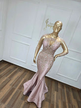 Load image into Gallery viewer, Farah 2026
