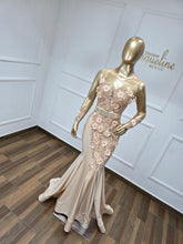 Cargar imagen en el visor de la galería, Aster ( Sin cola)
