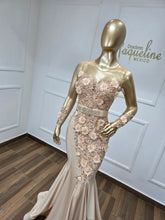 Cargar imagen en el visor de la galería, Aster ( Sin cola)
