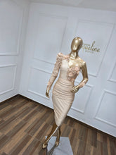 Load image into Gallery viewer, Elizabeth
