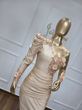 Load image into Gallery viewer, Elizabeth
