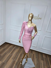 Load image into Gallery viewer, Elizabeth
