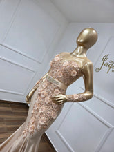 Cargar imagen en el visor de la galería, Aster ( Sin cola)
