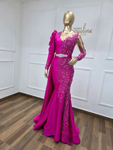 Cargar imagen en el visor de la galería, Amira 2025
